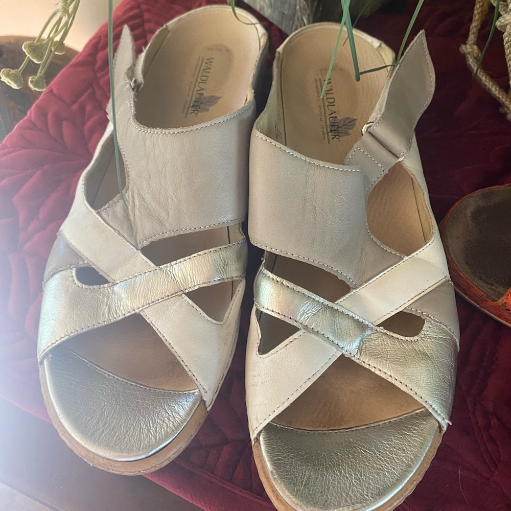 Waldlaufer Sz 40 8.5 well made white German sandals